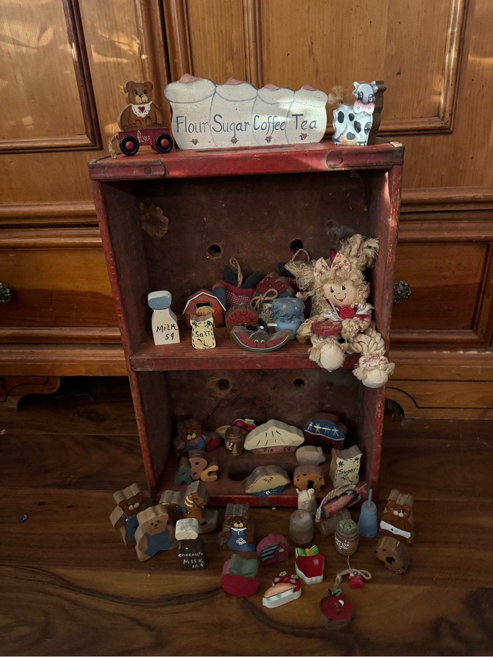 Vintage grandma core wooden figurines ( large lot)